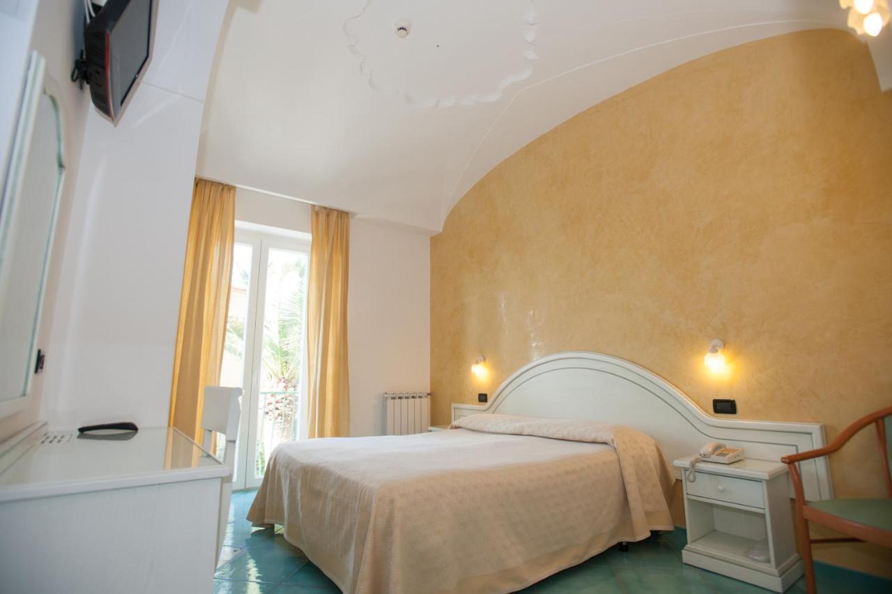 Hotel Villa Sirena - Thermae & Spa Иския Екстериор снимка